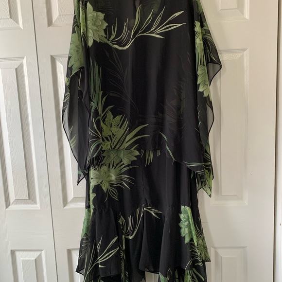 Beautiful Dress - Picture 3 of 5